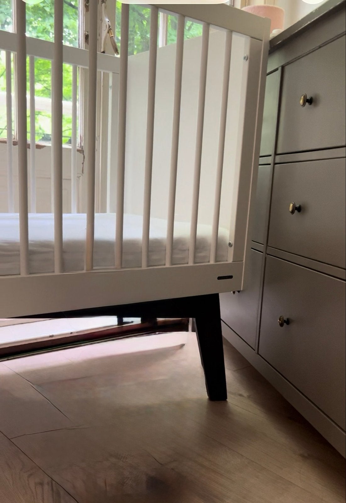 Kidsmill Sixties Babybed Ledikant 70x140 cm, Ophalen, Zo goed als nieuw, Ledikant