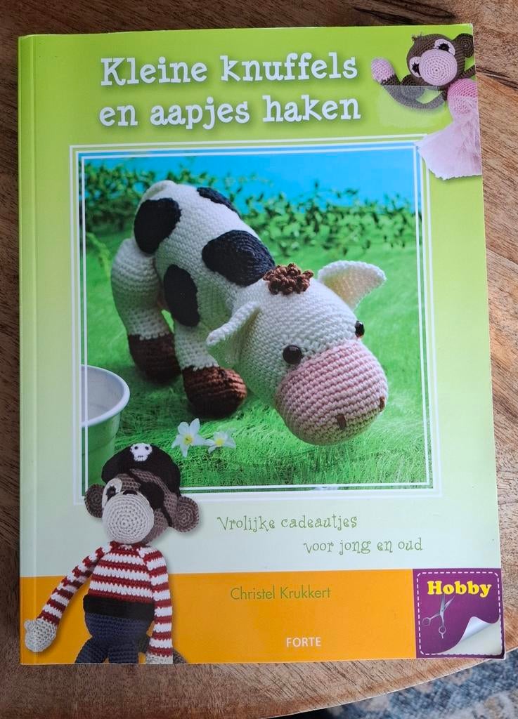 Kleine knuffels en aapjes haken, Boeken, Ophalen of Verzenden, Christel Krukkert, Geschikt voor kinderen, Gelezen