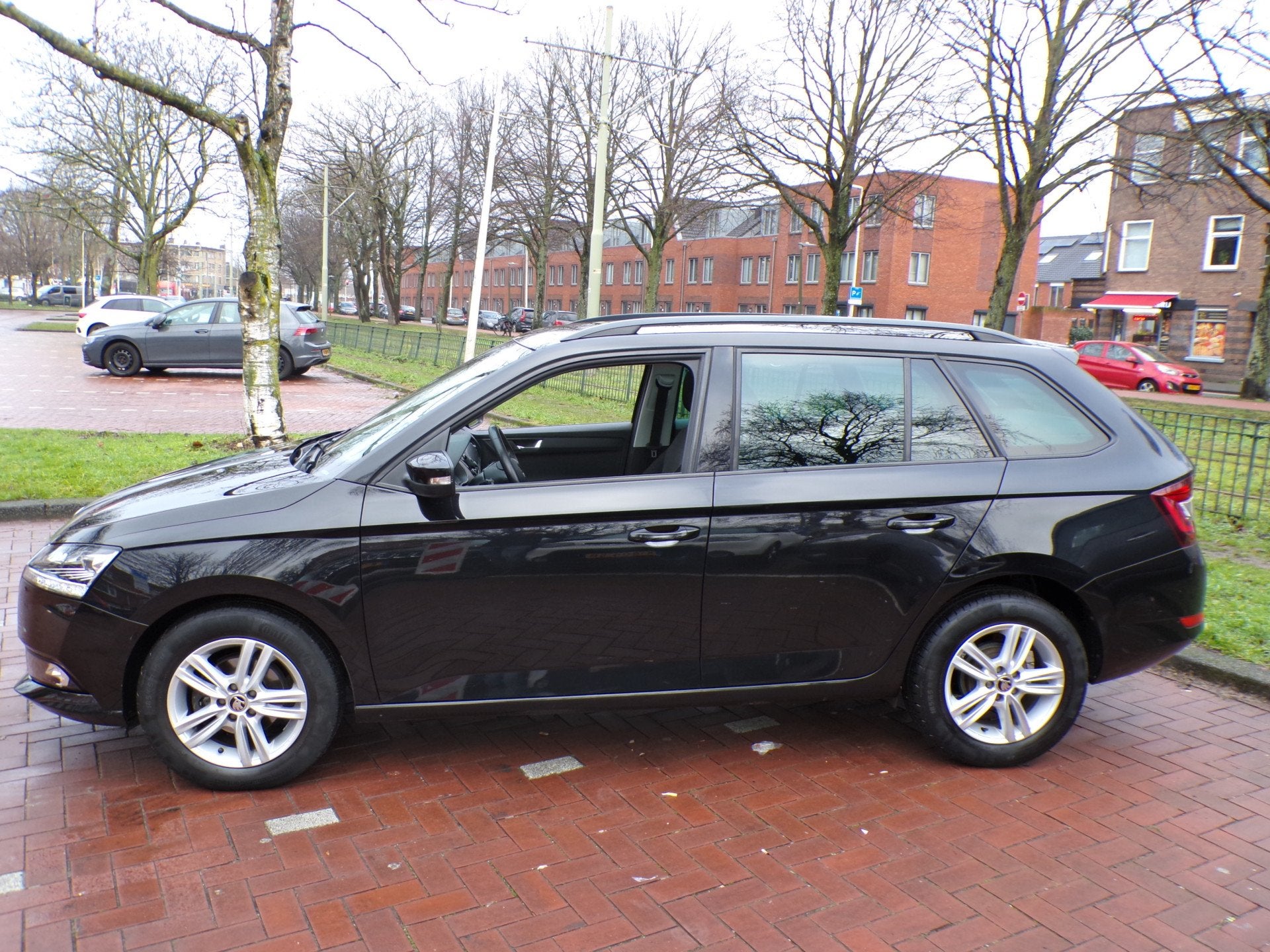 Skoda Fabia Combi 1.0 Business Edition PANORAMADAK CRUISECON, Auto's, Voorwielaandrijving, Dealer onderhouden, Gebruikt, Euro 6