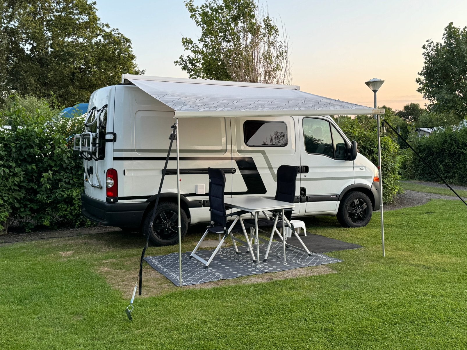 Mooie bus camper 2006 Renault master in alle luxe voorzien, Caravans en Kamperen, Overige merken, Chemisch toilet, Half-automaat