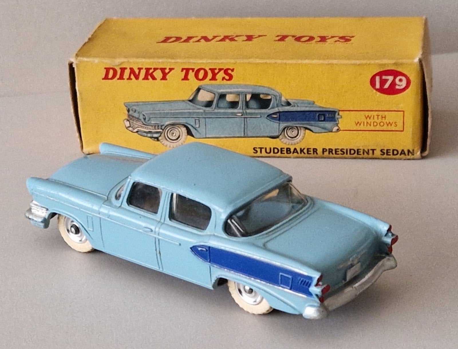 Dinky Toys ENGLAND 179 Studebaker President Sedan, Hobby en Vrije tijd, Modelauto's | 1:43, Verzenden, Zo goed als nieuw, Auto