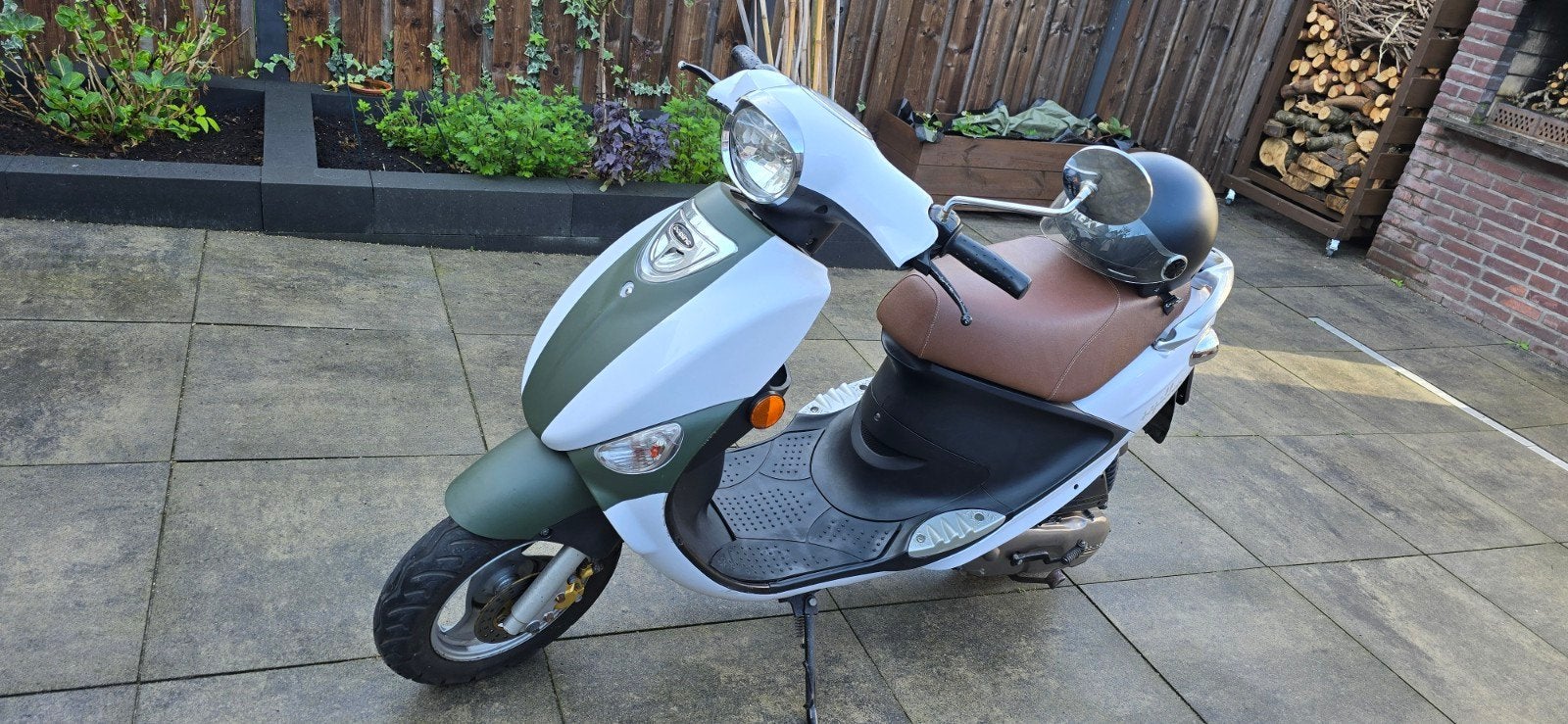 Beeline Papillion Scooter - Wit/Groen, gaat max 50km per/uur, Ophalen, Gebruikt, Benzine, Overige merken