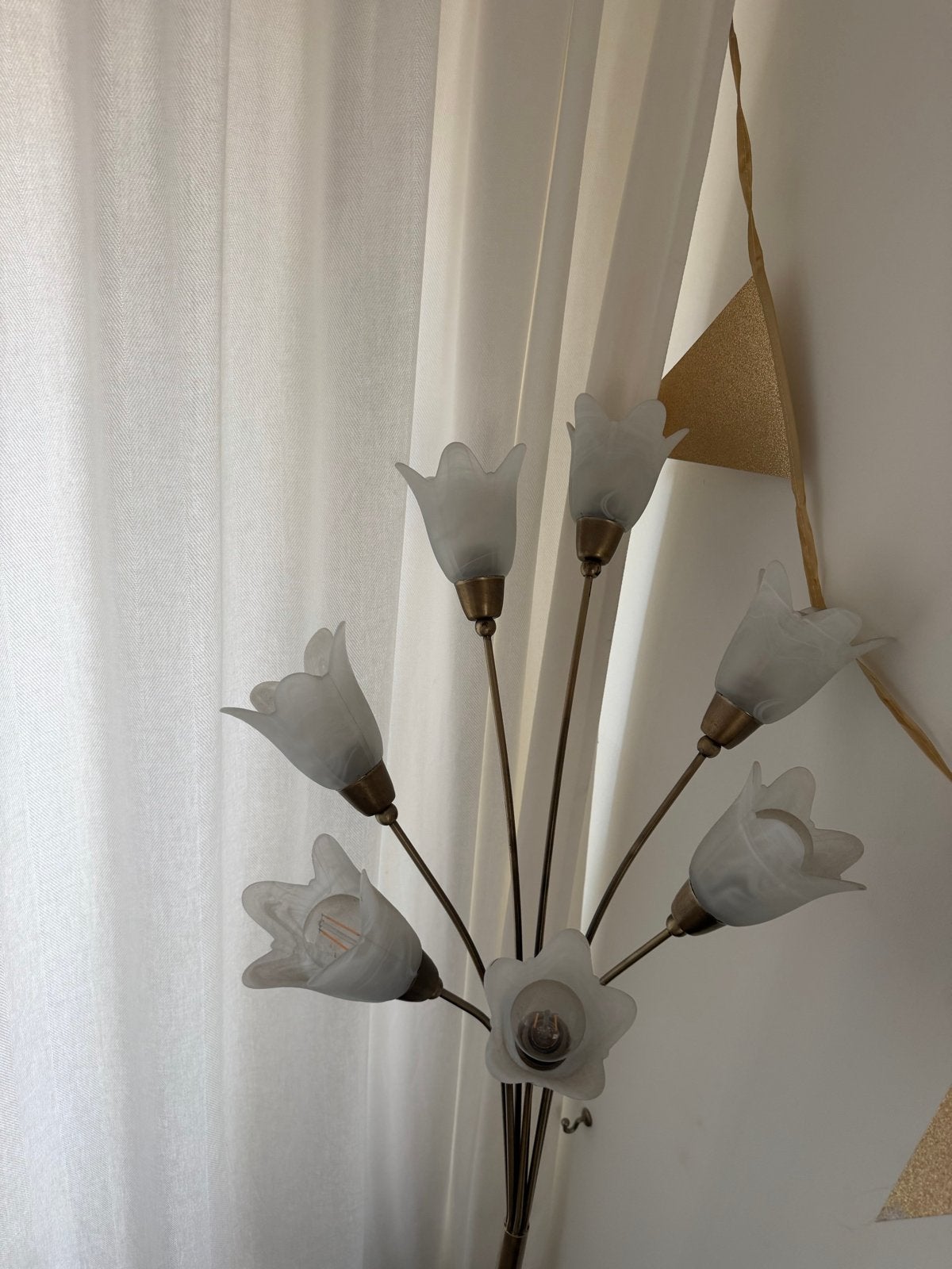 Vintage bloemenlamp, 180cm hoog, met 7 glazen kelken, Ophalen, Gebruikt, Metaal, 150 tot 200 cm