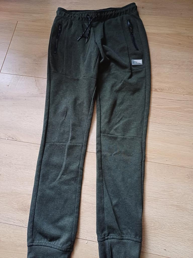 Jack & Jones joggingbroek donkergroen maat 152 z.g.a.n., Kinderen en Baby's, Kinderkleding | Maat 152, Broek, Ophalen of Verzenden
