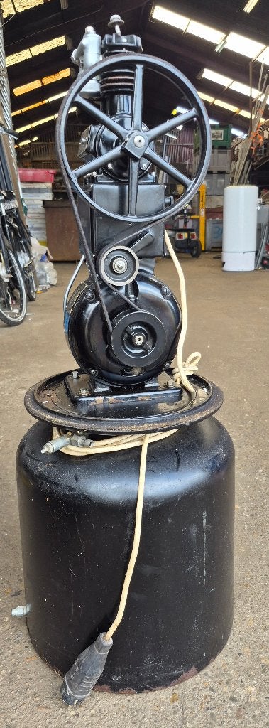 Tandheelkundige compressor, Doe-het-zelf en Verbouw, Compressors, 100 liter of meer, Ophalen, Gebruikt, Minder dan 200 liter/min