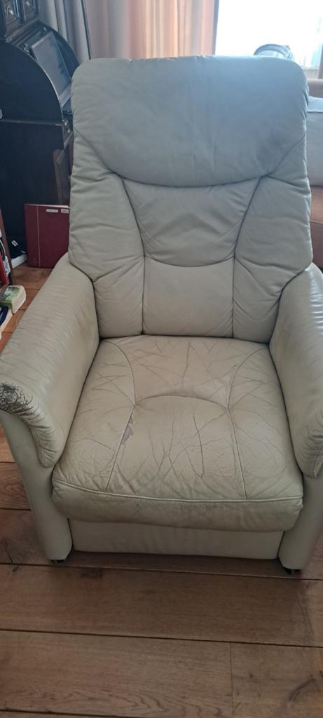 Wit leren verstelbare stoel fauteuil Is gebruikt  Gratis, Gebruikt, 75 tot 100 cm, Ophalen, Klassiek modern