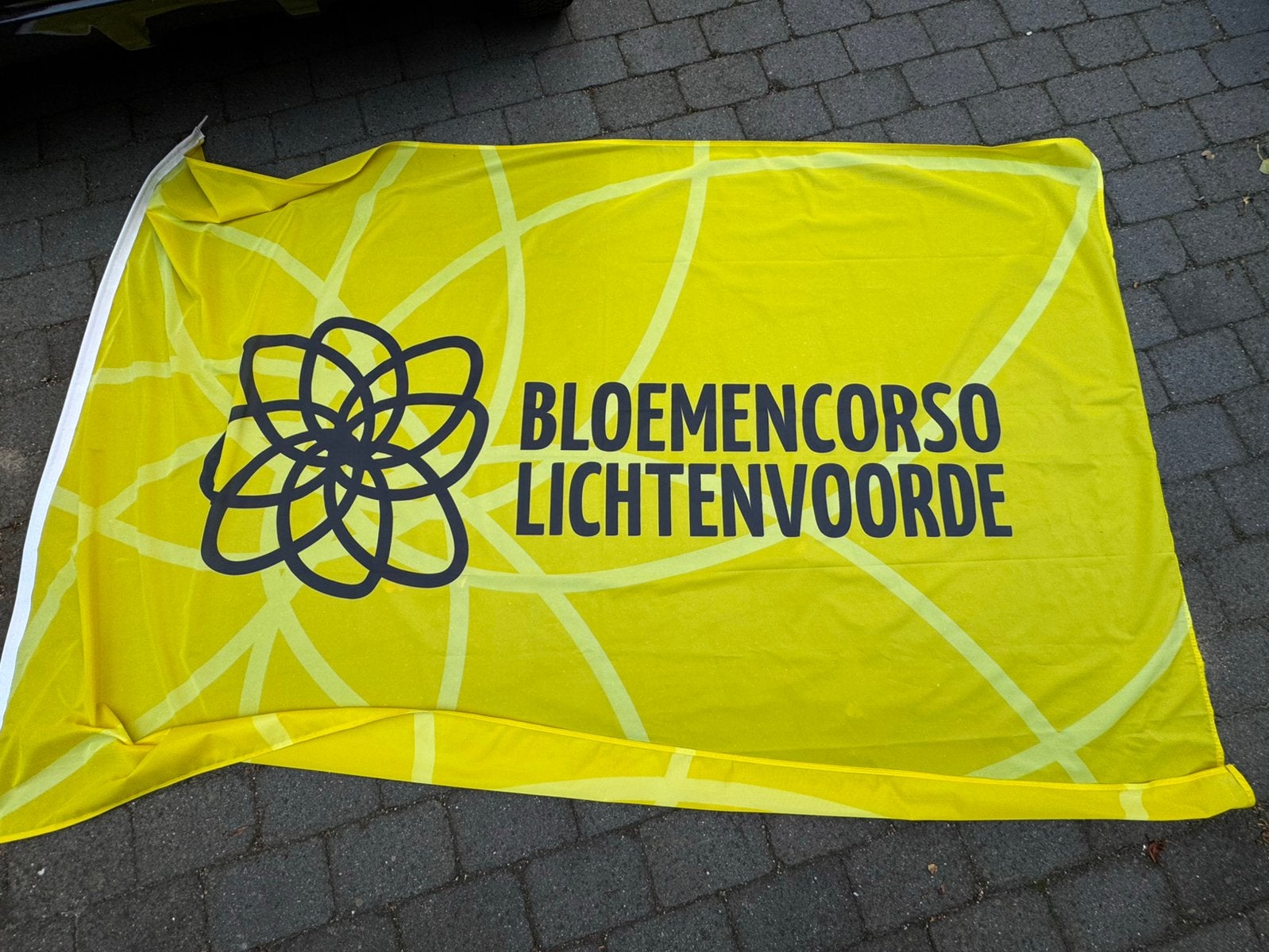 Bloemencorso Lichtenvoorde vlag voor in Vlaggenmast, Ophalen of Verzenden, Zo goed als nieuw