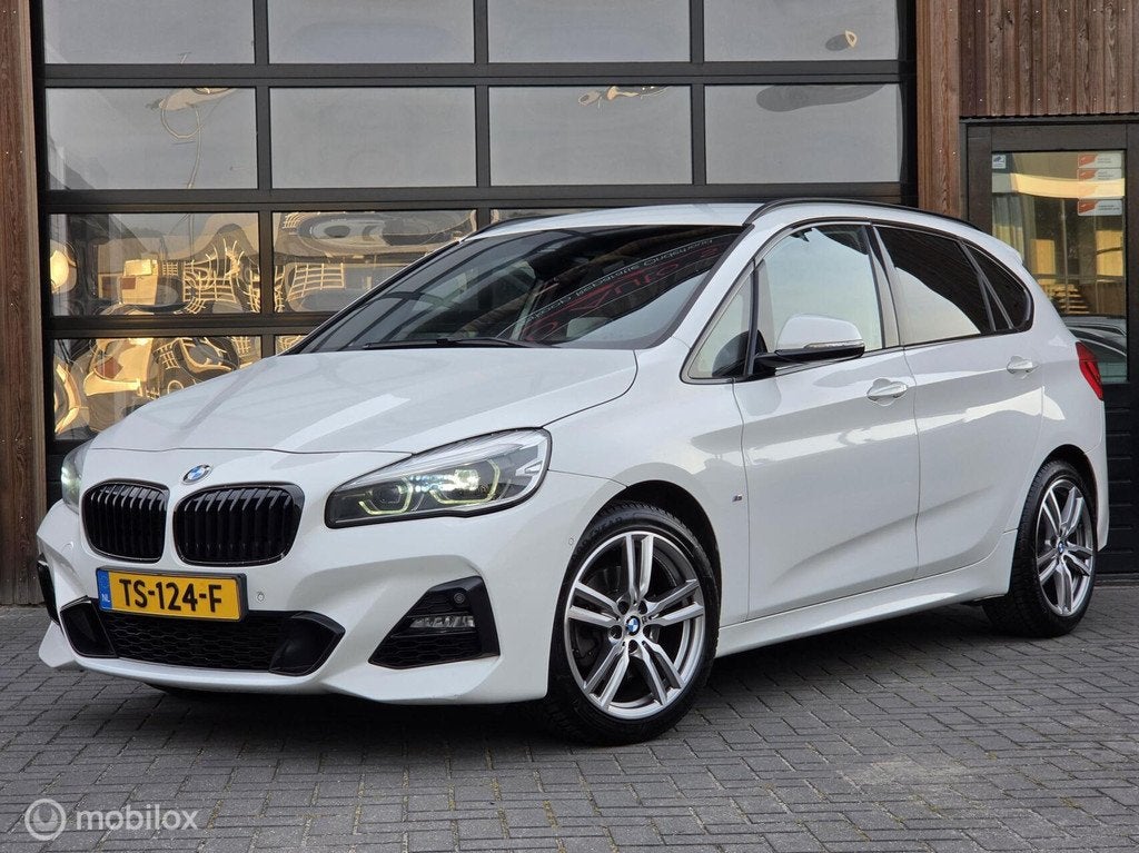 BMW 2-SERIE ACTIVE TOURER 220i 190PK M SPORT LEER LED HEAD-U, Auto's, BMW, 1998 cc, Gebruikt, Wit, 19 km/l