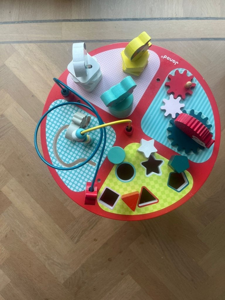Janod Houten Speeltafel met Activiteiten, Kinderen en Baby's, Speelgoed | Houten speelgoed, Ophalen, Zo goed als nieuw, Meubelstuk of Keukentje