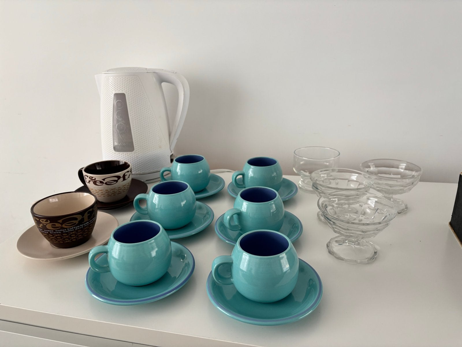 Serviesgoed en waterkoker - Diverse kopjes, schalen en glaze, Ophalen, Gebruikt, Keramiek, Overige typen