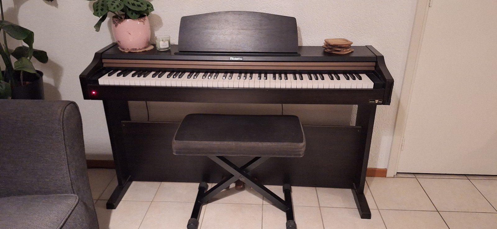 Roland HP101e Digitale Piano - Uitstekende Staat, Muziek en Instrumenten, Ophalen, Gebruikt, Bruin, Digitaal