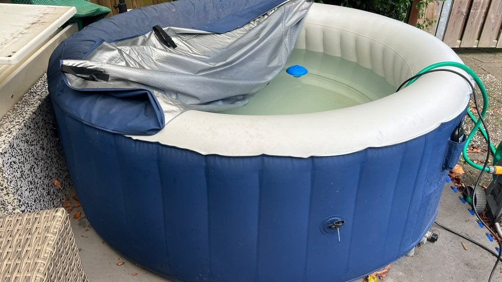 jacuzzi bubbelbad opblaasbaar spa, Tuin en Terras, Ophalen, Gebruikt, Afdekzeil, Opblaasbaar