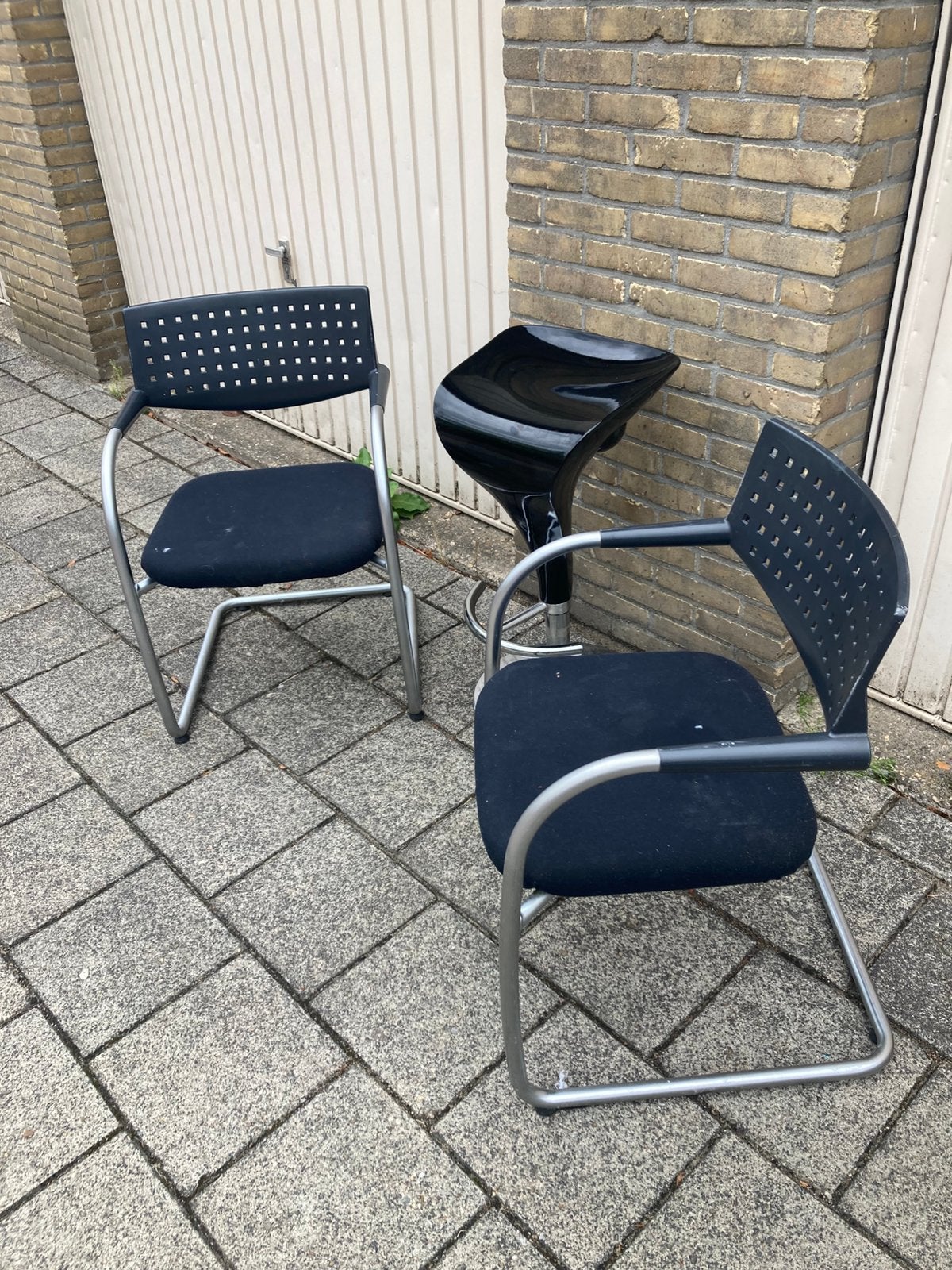 Vitra visavis zwart en barkruk, Ophalen, Zo goed als nieuw, Zwart, Eén