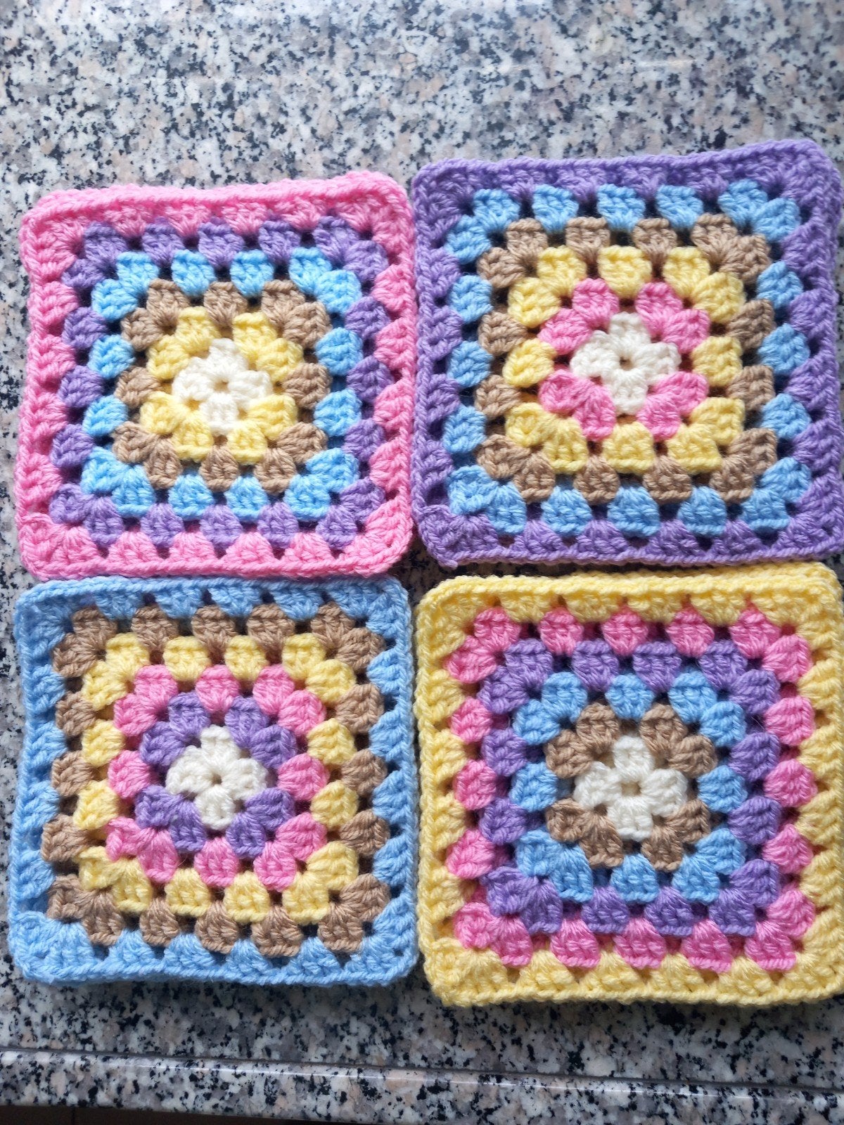 Granny square lapjes 14x14 cm pasteltinten, Ophalen of Verzenden, Nieuw, Haken, Wol of Garen