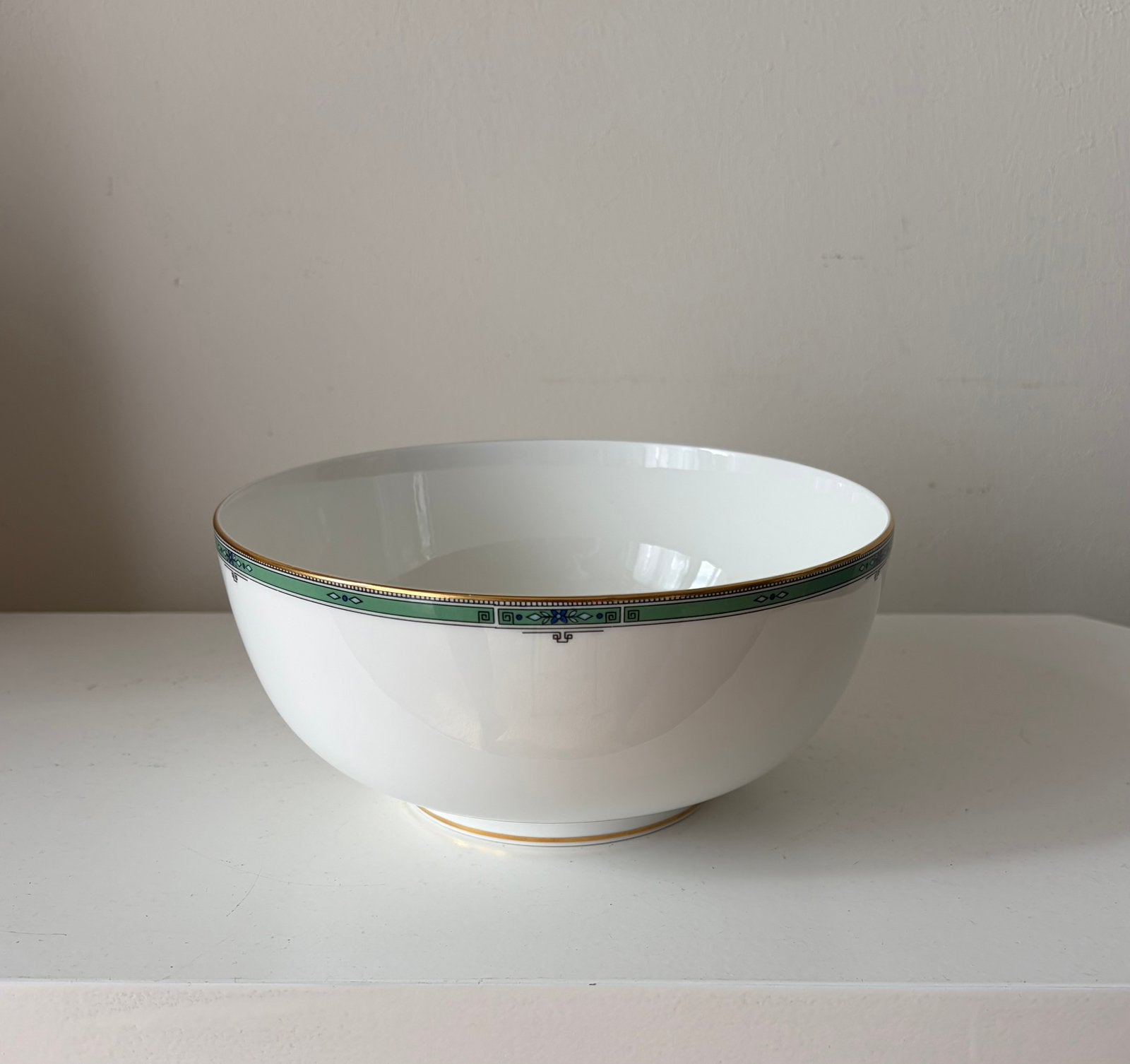Wedgwood Jade, porseleinen schaal., Ophalen of Verzenden, Zo goed als nieuw, Porselein, Bord of Schaal