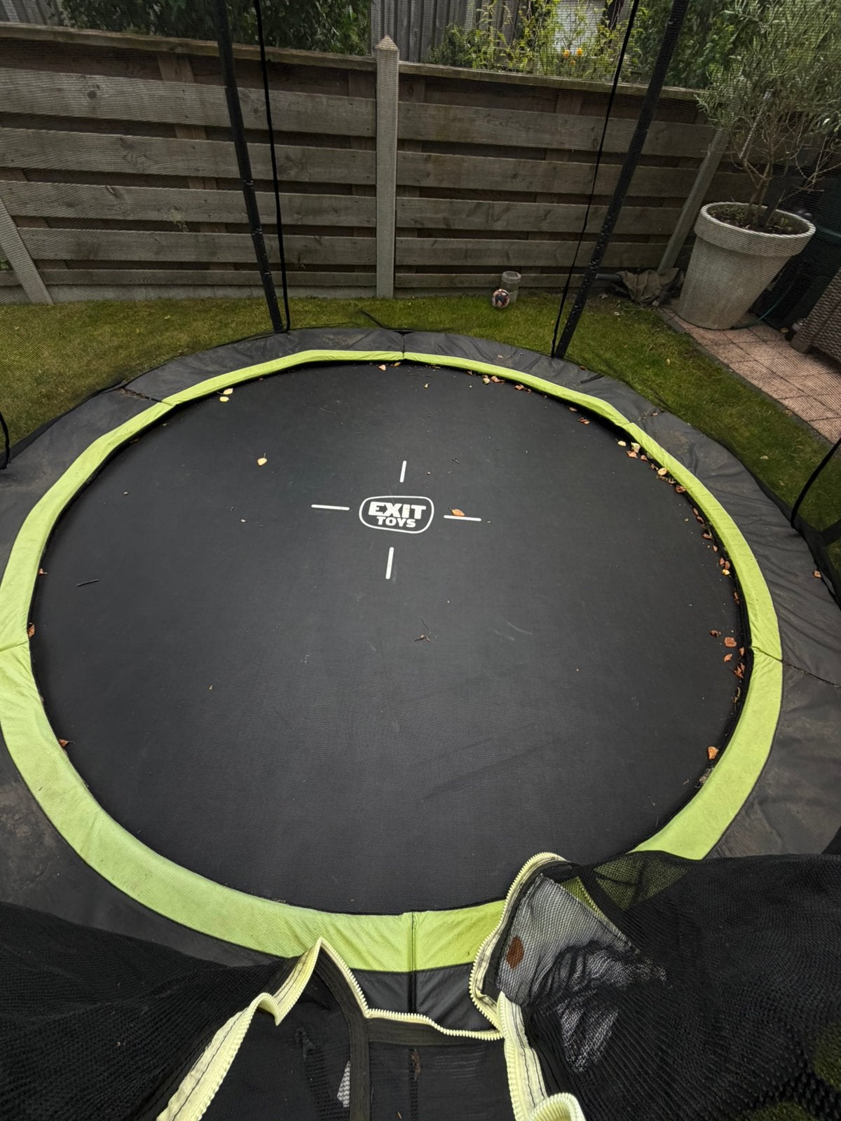 Exit trampoline, Ophalen, Zo goed als nieuw