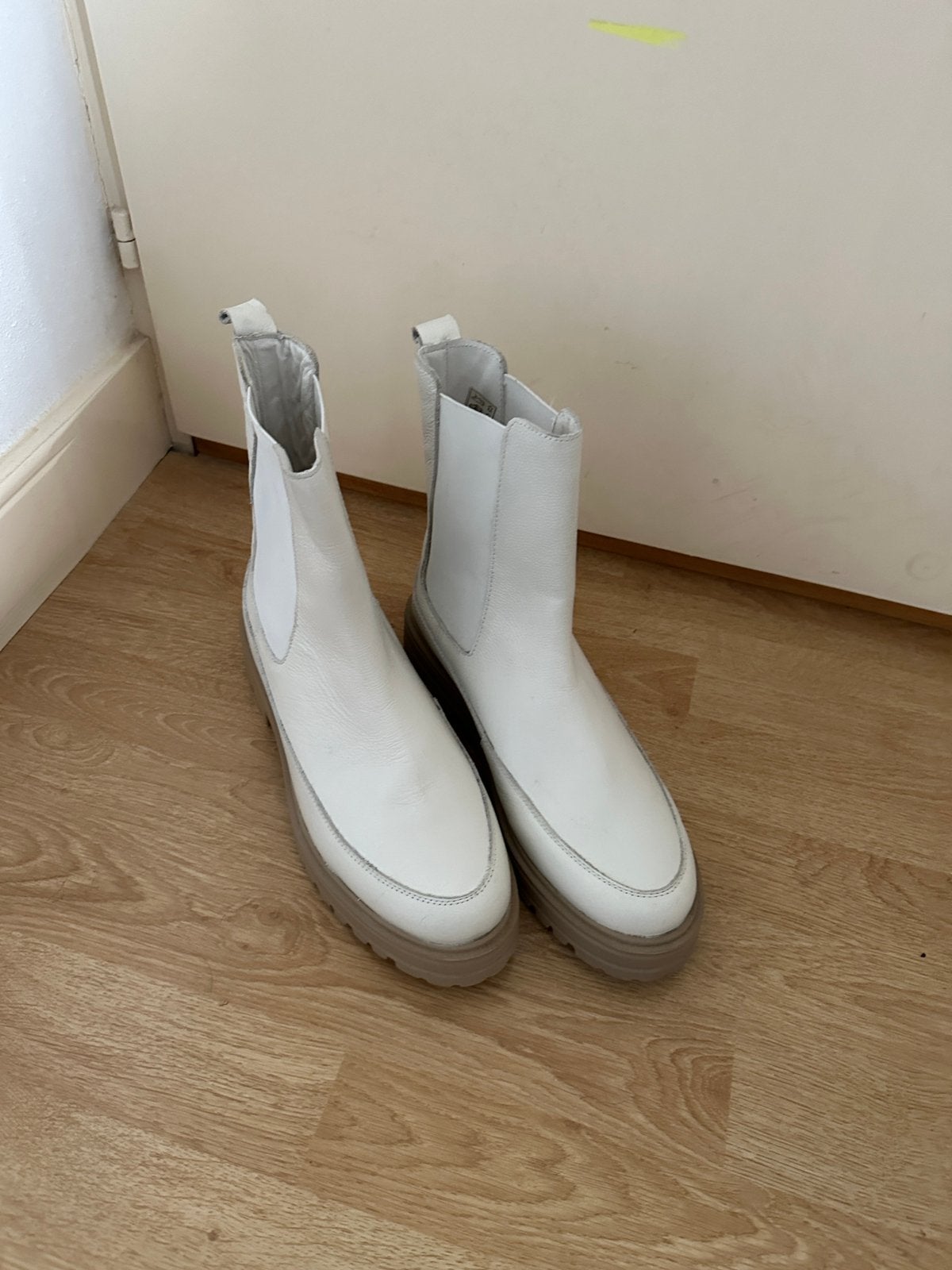 NIEUW laarsjes boots ZUSSS 41 kort laarsje, Kleding | Dames, Ophalen of Verzenden, Nieuw, Wit