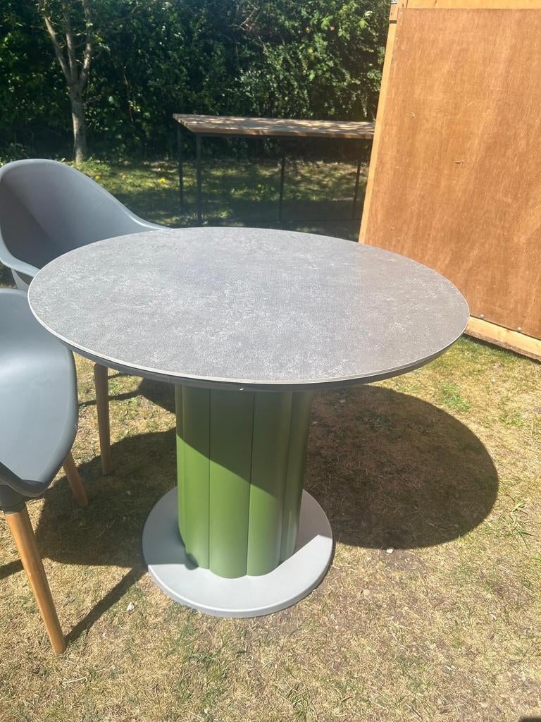 Moderne ronde tuintafel met groen onderstel, Huis en Inrichting, Tafels | Eettafels, Gebruikt, 50 tot 100 cm, Rond, 50 tot 100 cm