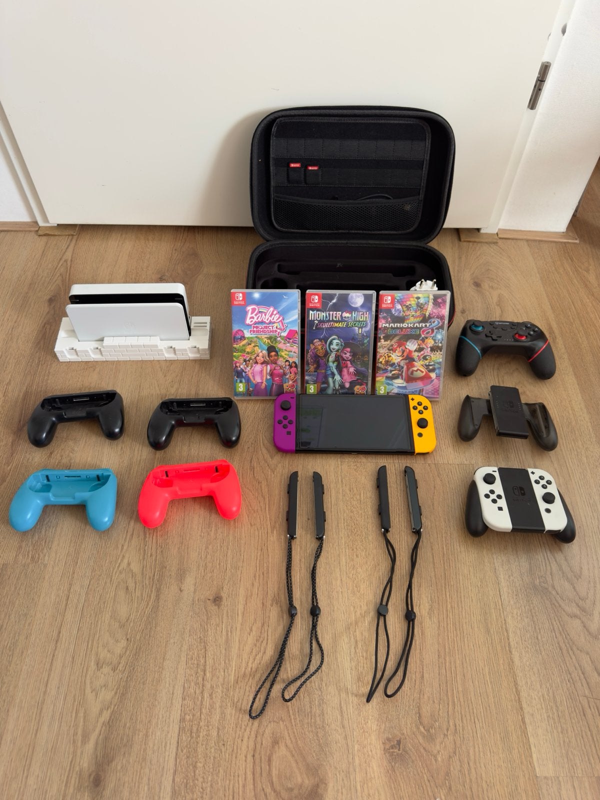Nintendo Switch OLED met accessoires en games, Met games, Zo goed als nieuw, Met 3 controllers of meer, Switch OLED