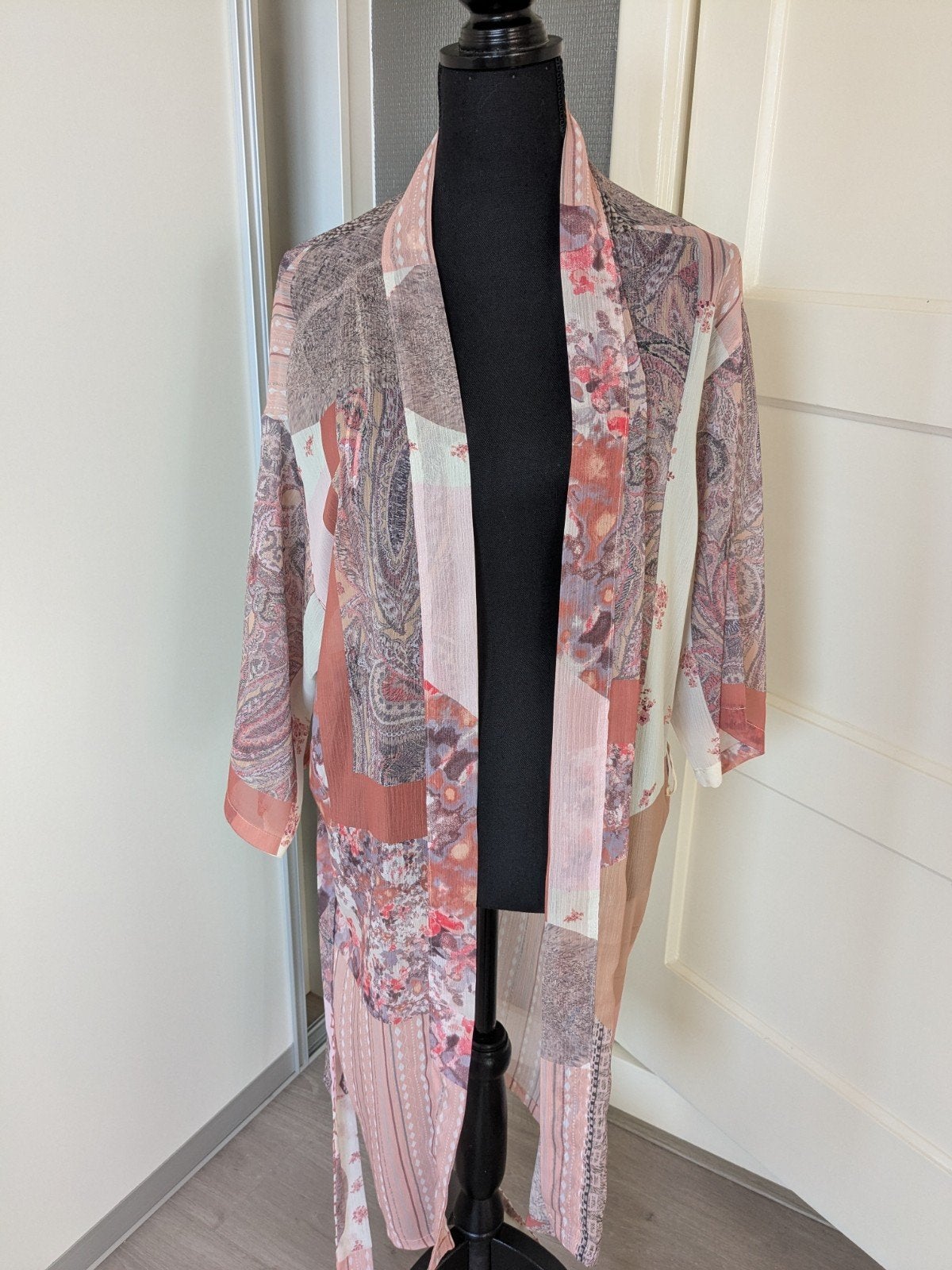 Crème kimono met patchwork print - One Size, Ophalen of Verzenden, Zo goed als nieuw, Maat 46/48 (XL) of groter, Beige