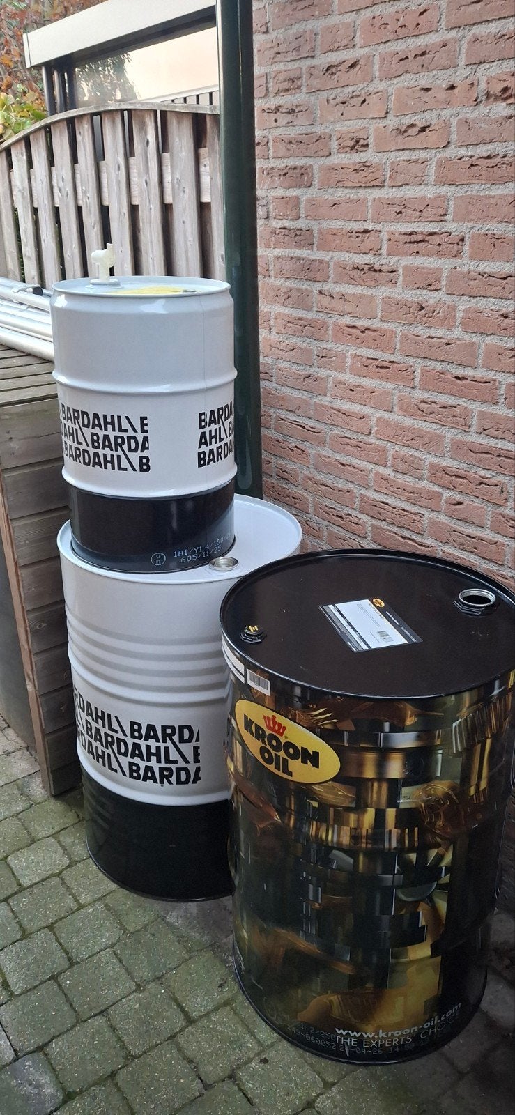 Diverse vaten: 60L en 200L - Bardahl en Kroon Oil, Ophalen