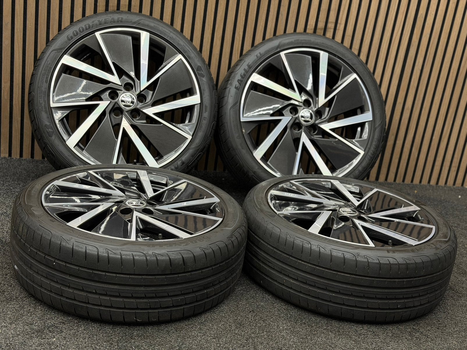 Originele 18 inch Skoda Scala Vega Aero 5x100 ET39 Goodyear, Auto-onderdelen, Banden en Velgen, Ophalen, 18 inch, ., Banden en Velgen