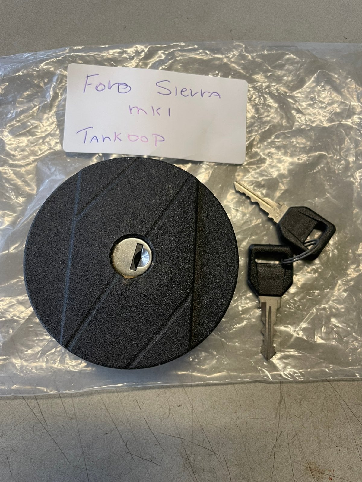 Nieuwe tankdop Ford  Sierra  mk1 1982/86, Ophalen of Verzenden, Zo goed als nieuw