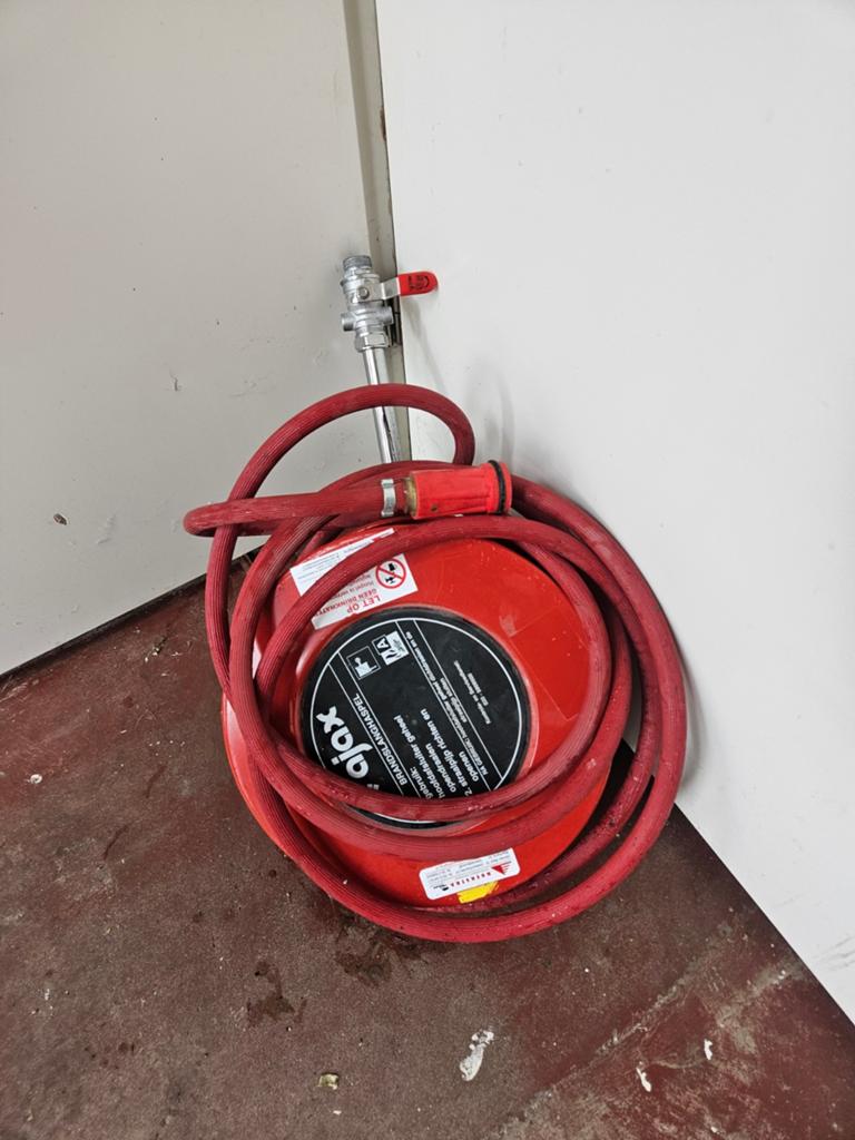 Ajax brandslanghaspel, Huis en Inrichting, Brandblussers en Brandkasten, Ophalen, Zo goed als nieuw, Brandblusser