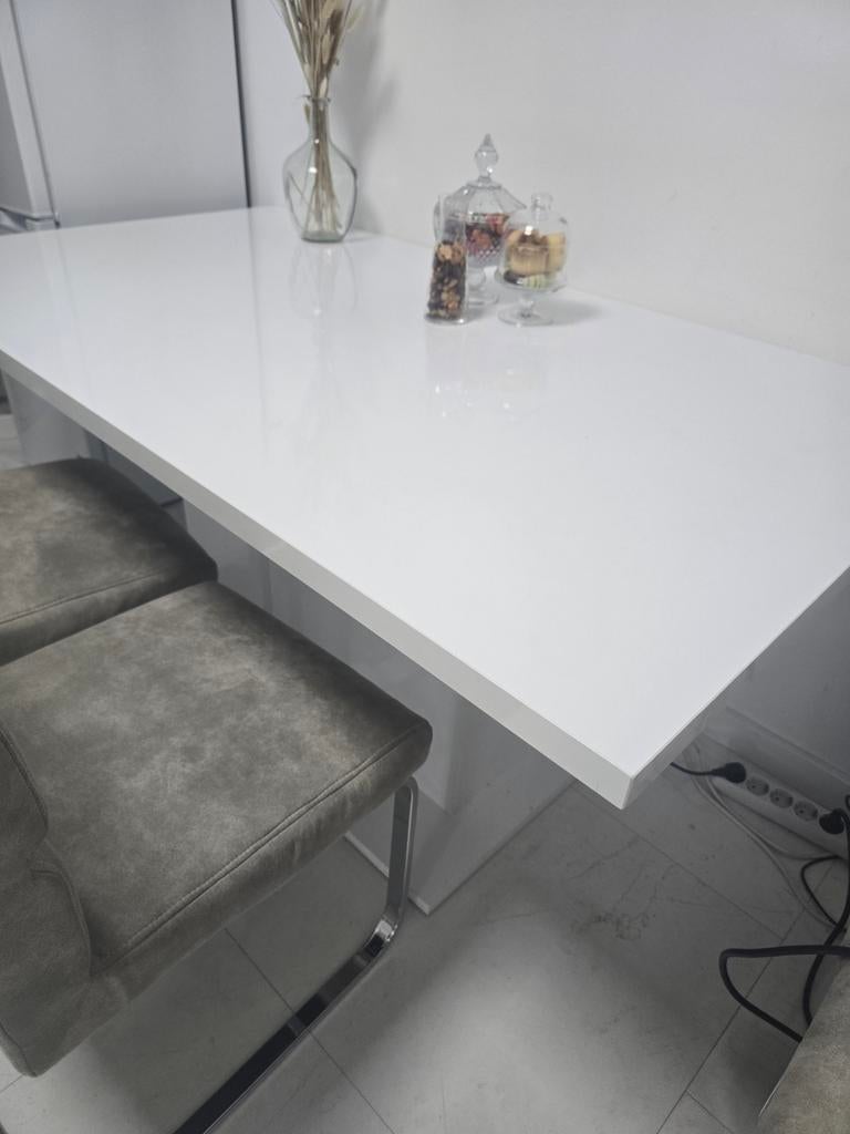 Moderne witte eettafel - gebruiksporen, Ophalen, Overige materialen, Gebruikt, 50 tot 100 cm
