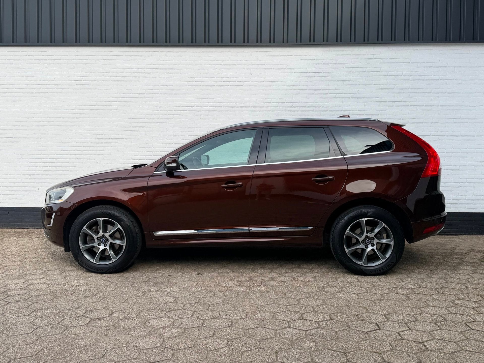 Volvo XC60 2.0 D4 Ocean Race AUTOMAAT l ACC l BLIS l TREKHAA, Auto's, Stof, Gebruikt, 4 cilinders, 1634 kg