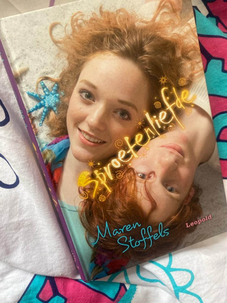 Sproetenliefde - Maren Stoffels (Jeugdboek), Ophalen of Verzenden, Zo goed als nieuw, Fictie