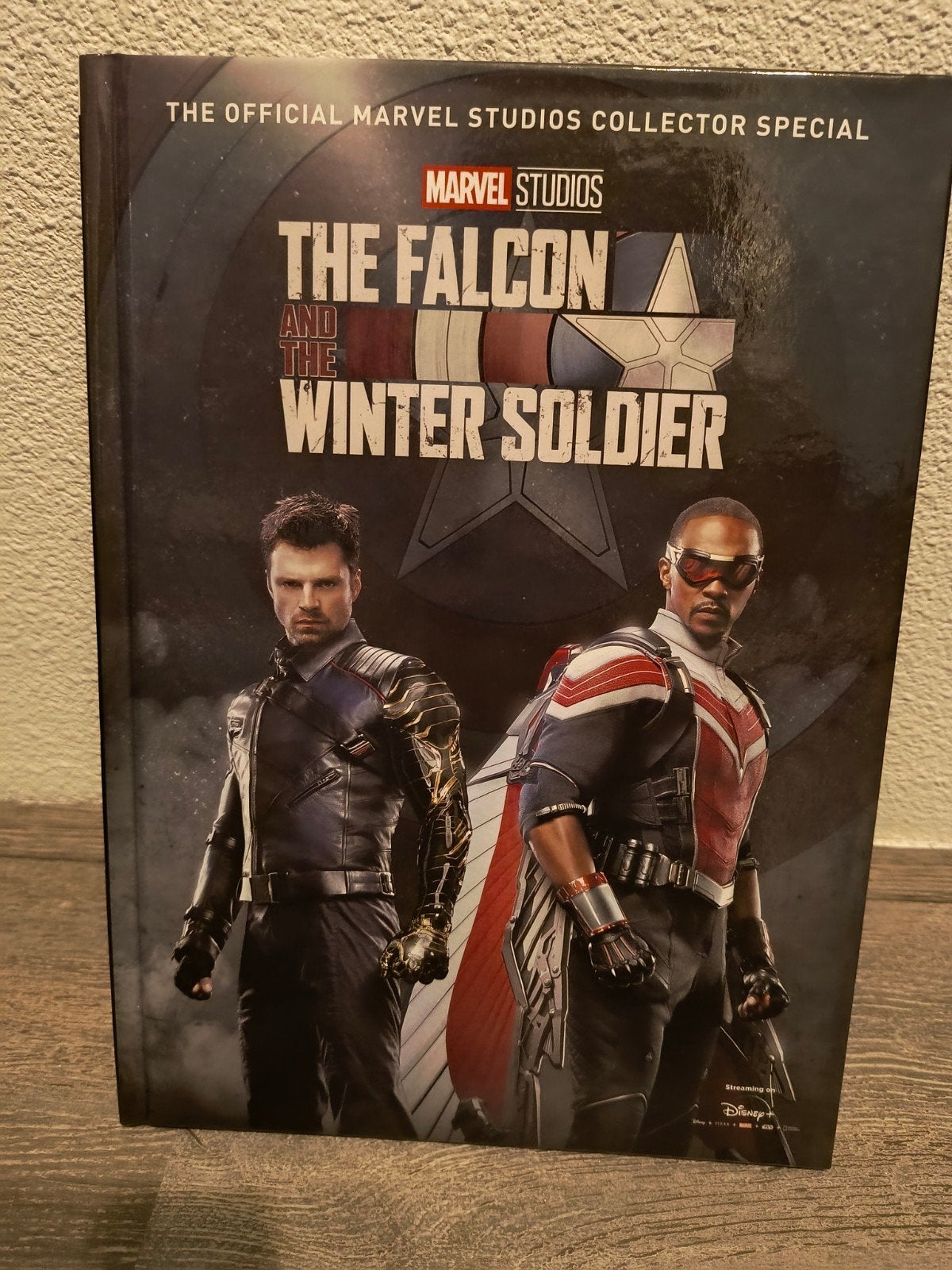 Official Marvel Collector Special The Falcon and Winter sol, Ophalen of Verzenden, Zo goed als nieuw
