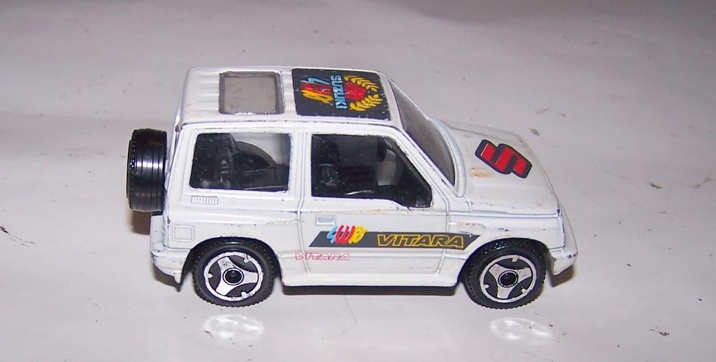 Mooi Bburago Suzuki Vitara model. 1/43. Izgs., Hobby en Vrije tijd, Modelauto's | 1:43, Ophalen of Verzenden, Zo goed als nieuw