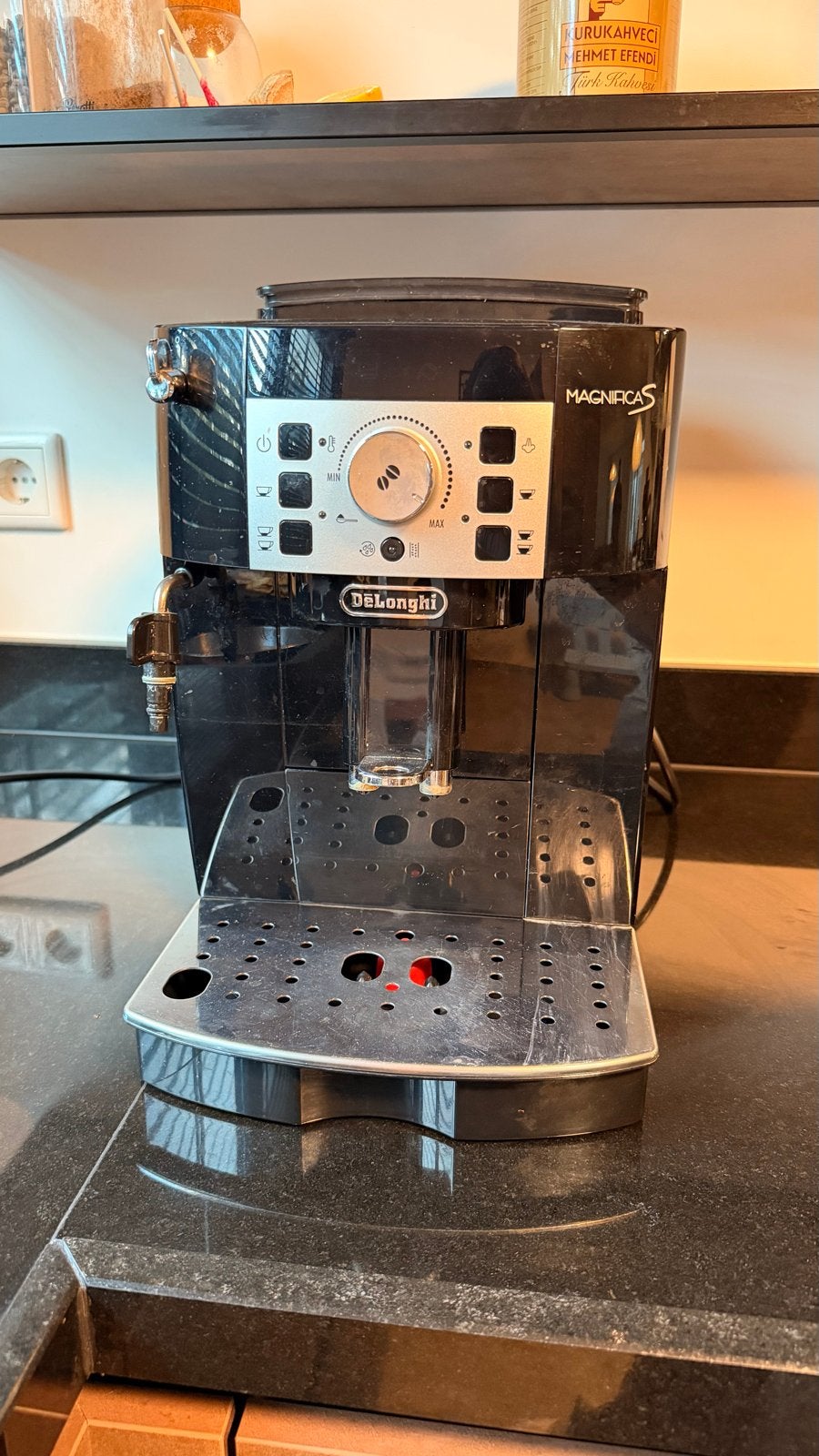 DeLonghi Magnifica S espressomachine, Witgoed en Apparatuur, Gebruikt, Espresso apparaat, Koffiebonen, 2 tot 4 kopjes