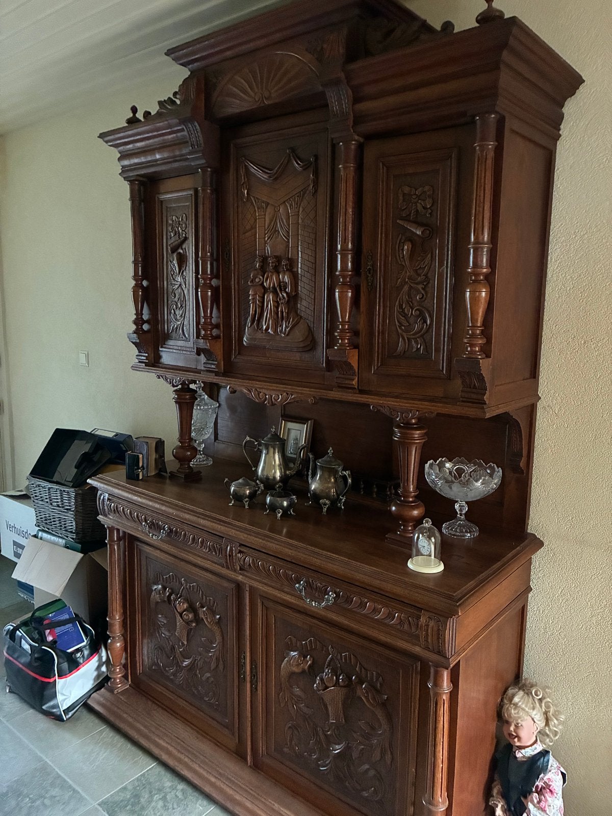 Antiek houten dressoir met rijk houtsnijwerk, Ophalen