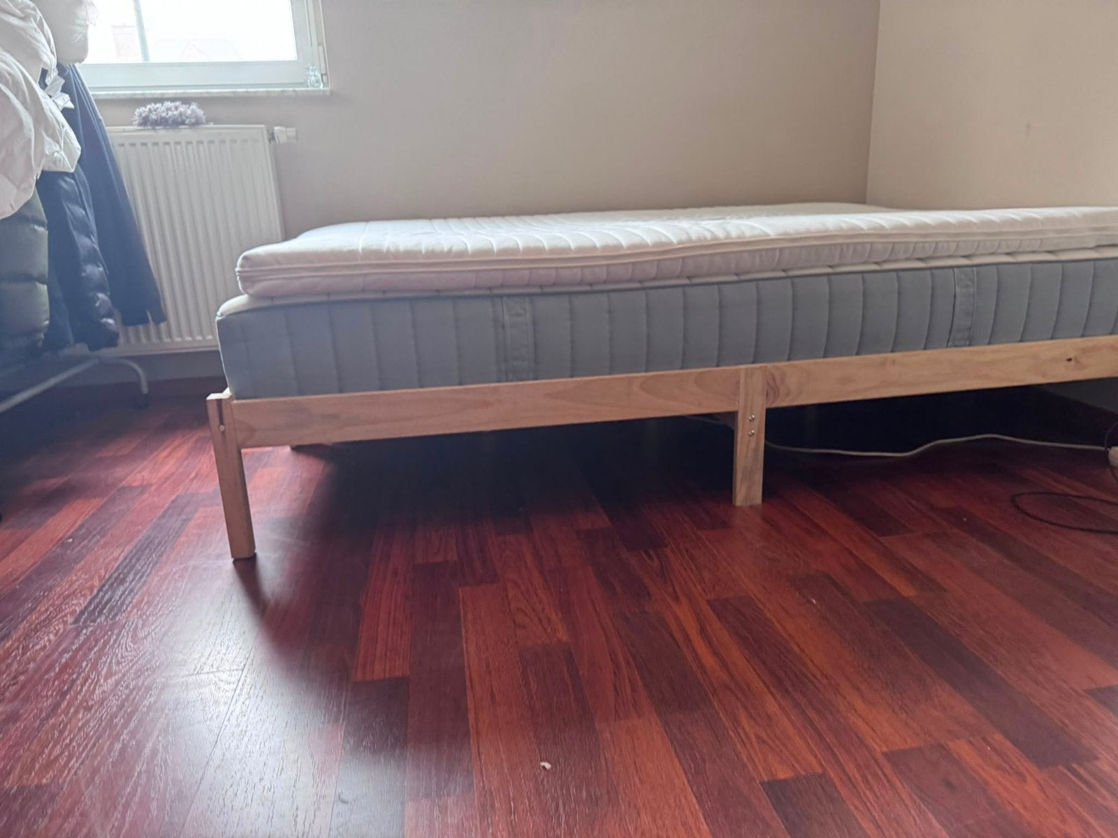 IKEA matras 140x200cm met houten bedframe, Ophalen, Wit, Tweepersoons, 140 cm