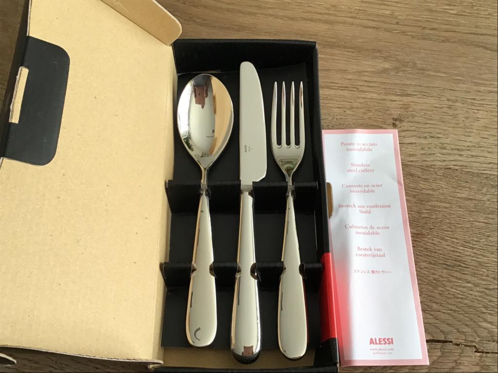 “ALESSI” 3 DELIG DESSERT/ONTBIJT COUVERTS “ NUOVO MILANO  “, Ophalen of Verzenden, Zo goed als nieuw, Rvs of Chroom