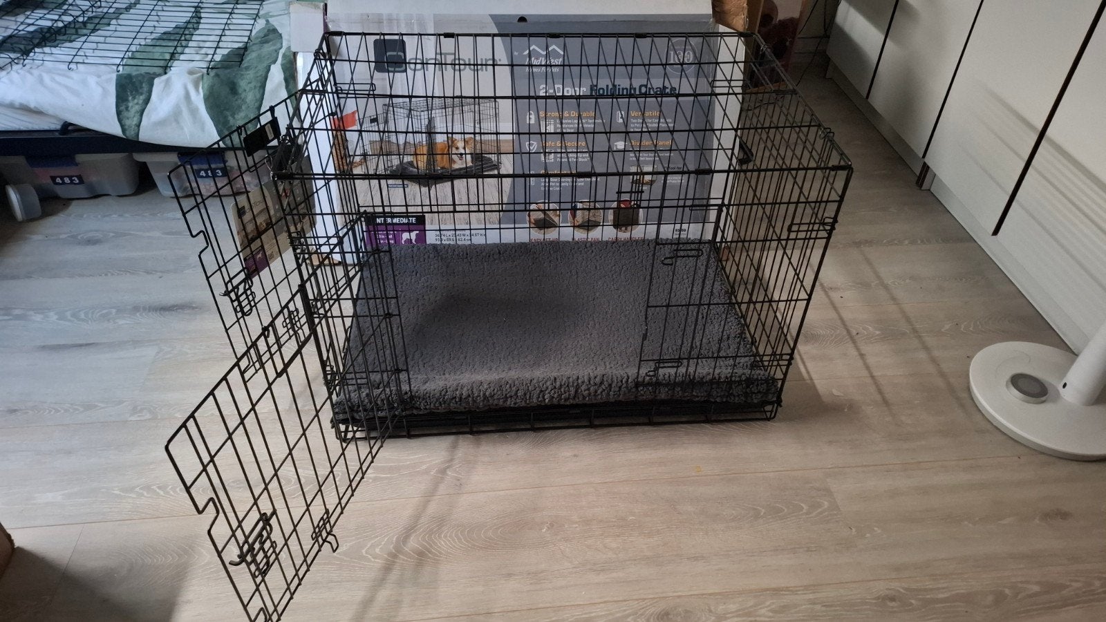 Honden bench.Klein en  middel grote hond., Ophalen, Zo goed als nieuw