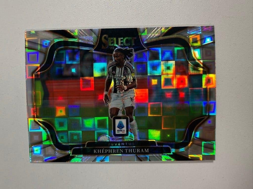 227 Khephren Thuram Pandora Select Serie A 2025-26, Ophalen of Verzenden, Nieuw, Buitenlandse clubs, Poster, Plaatje of Sticker
