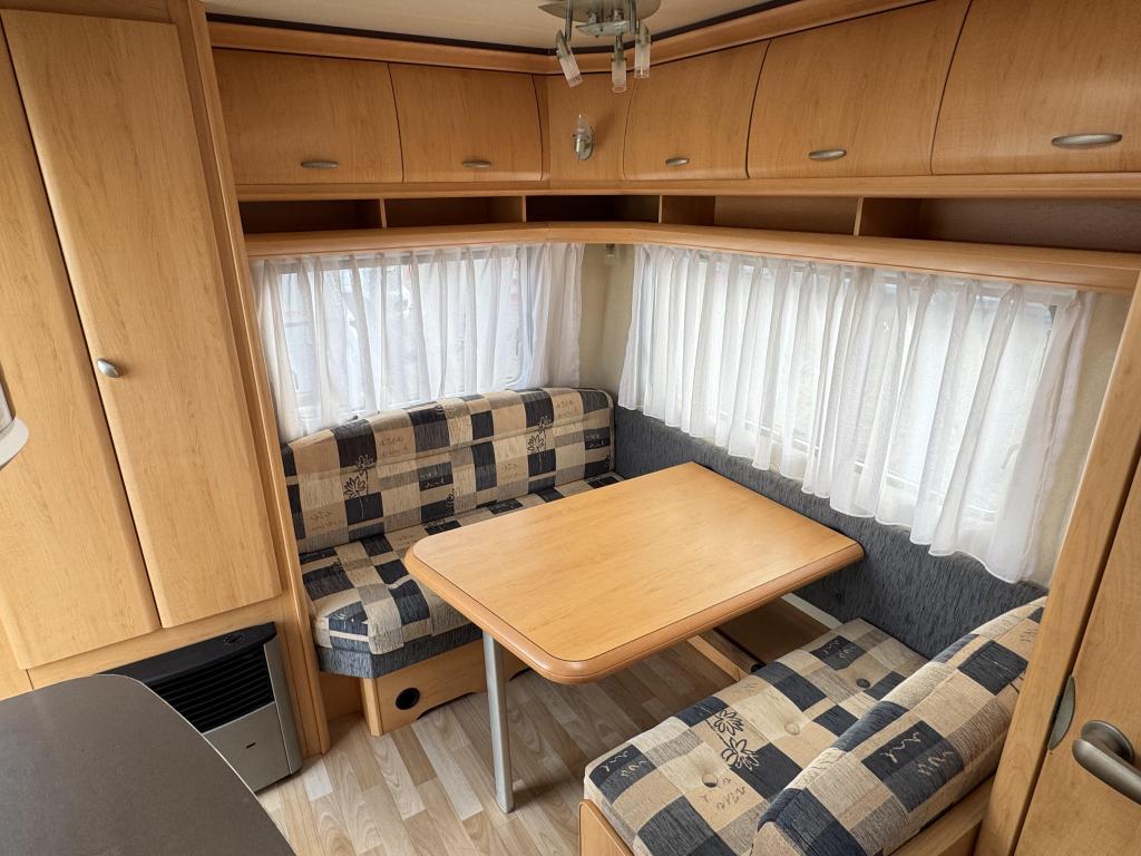 Hobby De Luxe 440 SF Voortent + Uitbouw, Caravans en Kamperen, Caravans, Schokbreker, Hobby, Bedrijf, Treinzit