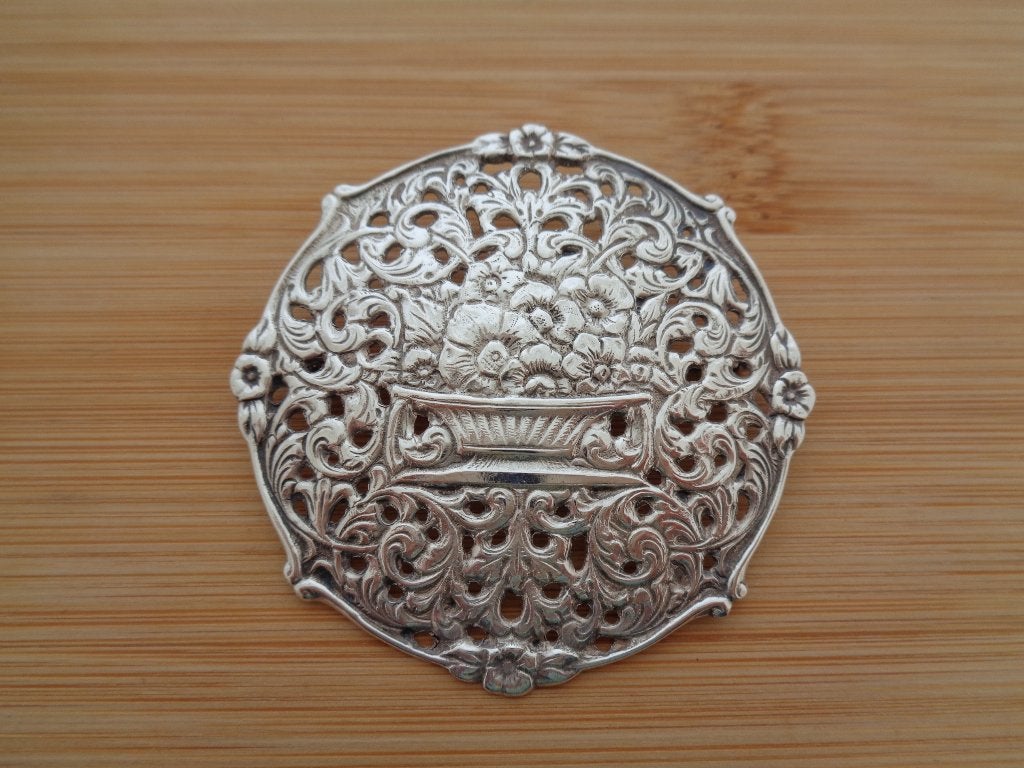 zilveren grote bloemen ajour broche [700], Sieraden, Tassen en Uiterlijk, Antieke sieraden, Verzenden, Zilver, Broche