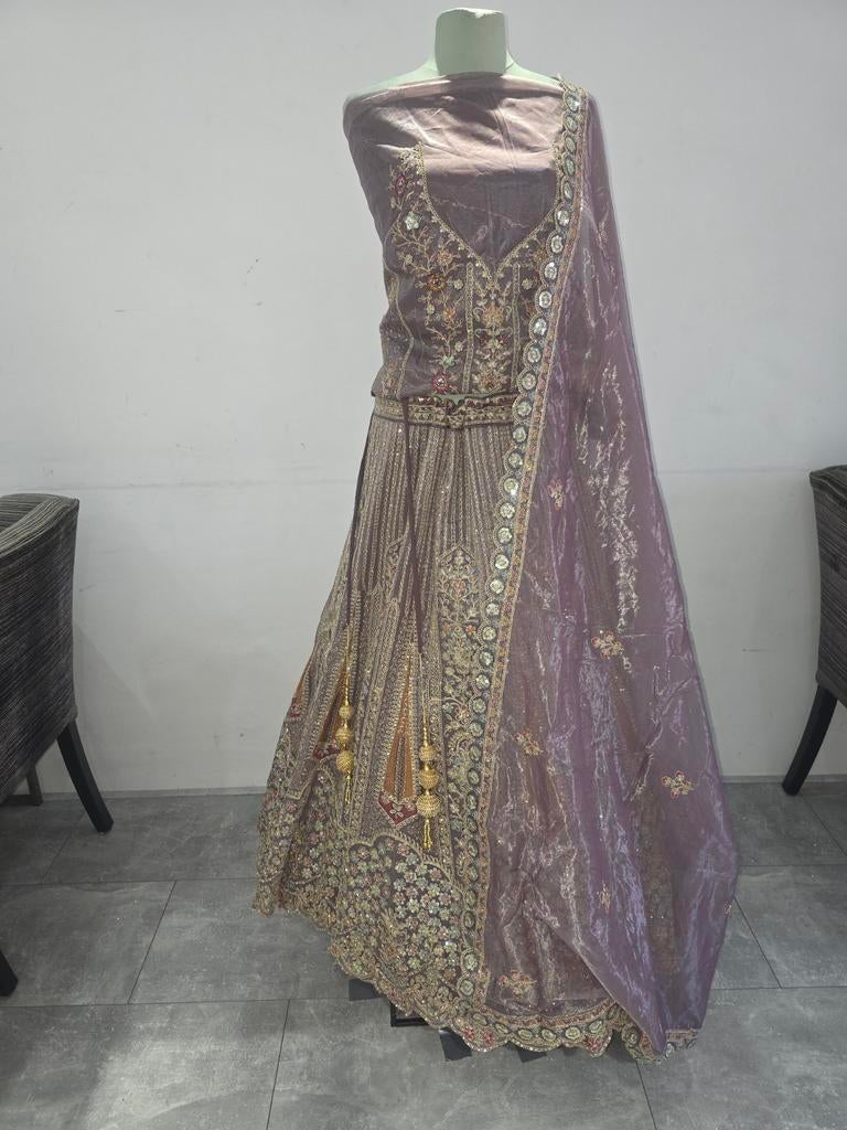 Prachtige Lehenga - Indiase feestkleding, Maat 38/40 (M), Overige typen, Paars, Ophalen of Verzenden