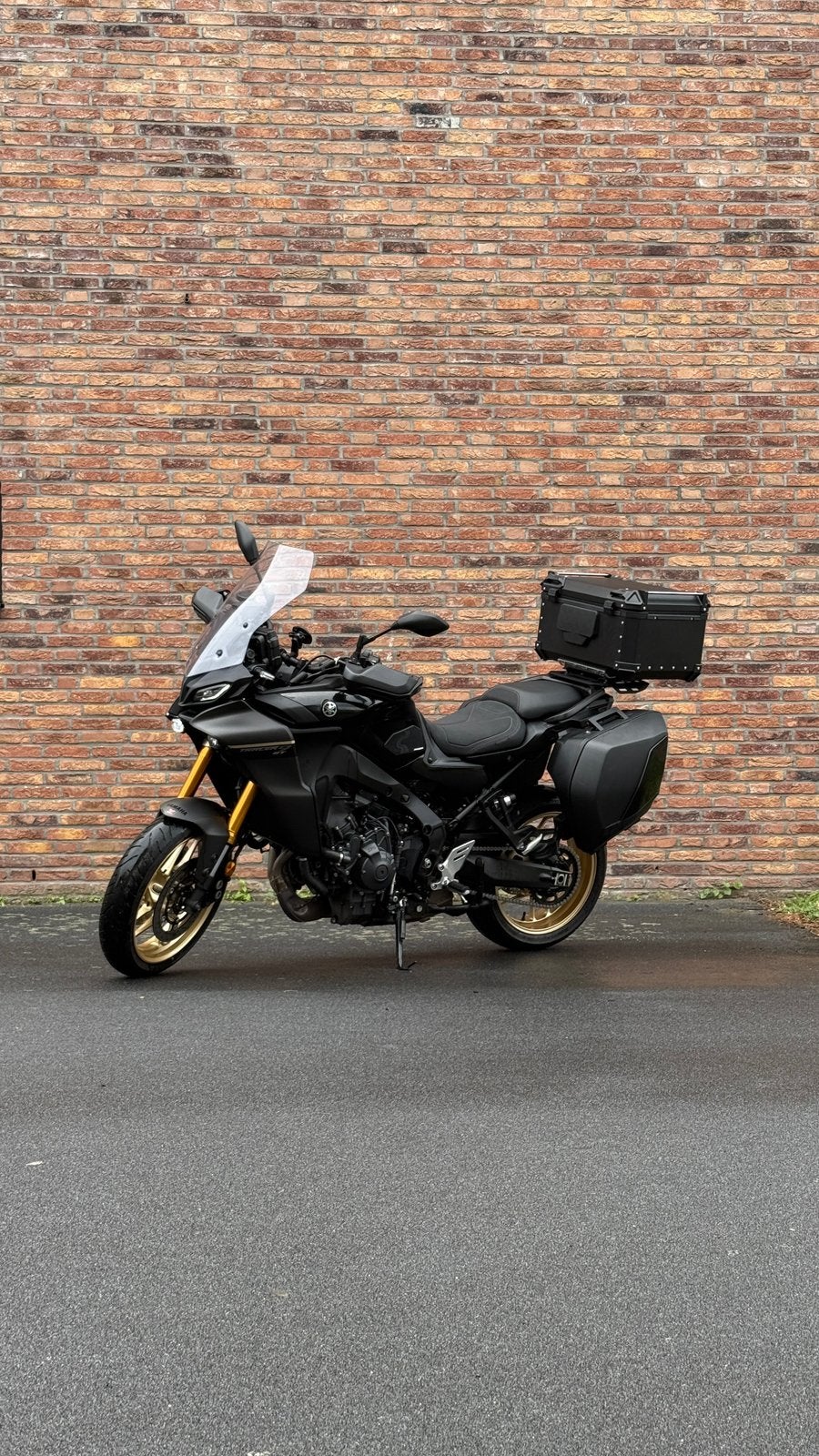 Yamaha Tracer 9 GT – 2025 – Zwart/Goud – 12.000 km, Occasion, Handvatverwarming, Motorrijbewijs A, Particulier
