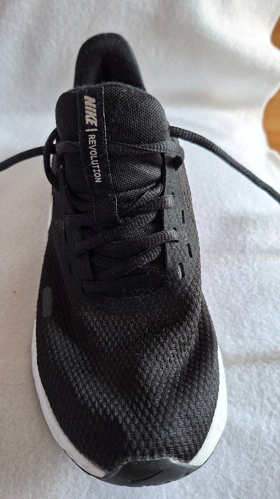 nike revolution, Ophalen of Verzenden, Zo goed als nieuw, Overige sporten, Hardloopschoenen