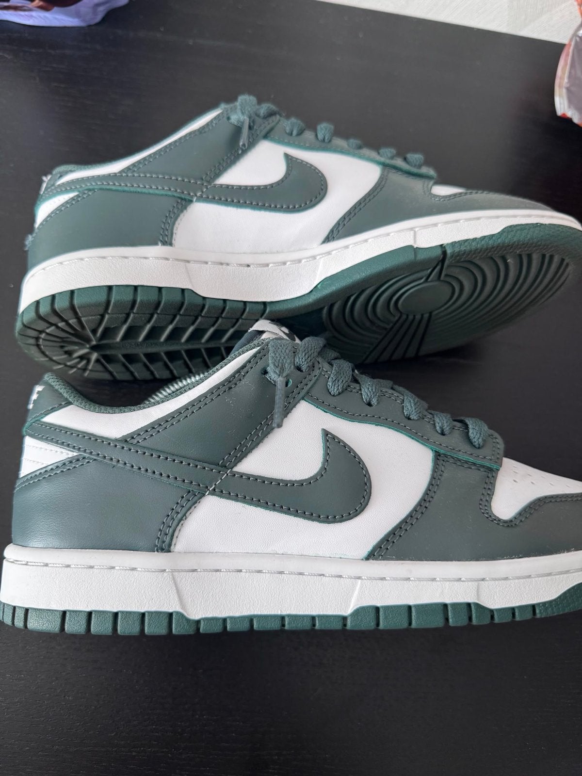 Nike Dunk Low olive green, Ophalen of Verzenden, Nieuw, Overige kleuren, Sneakers of Gympen