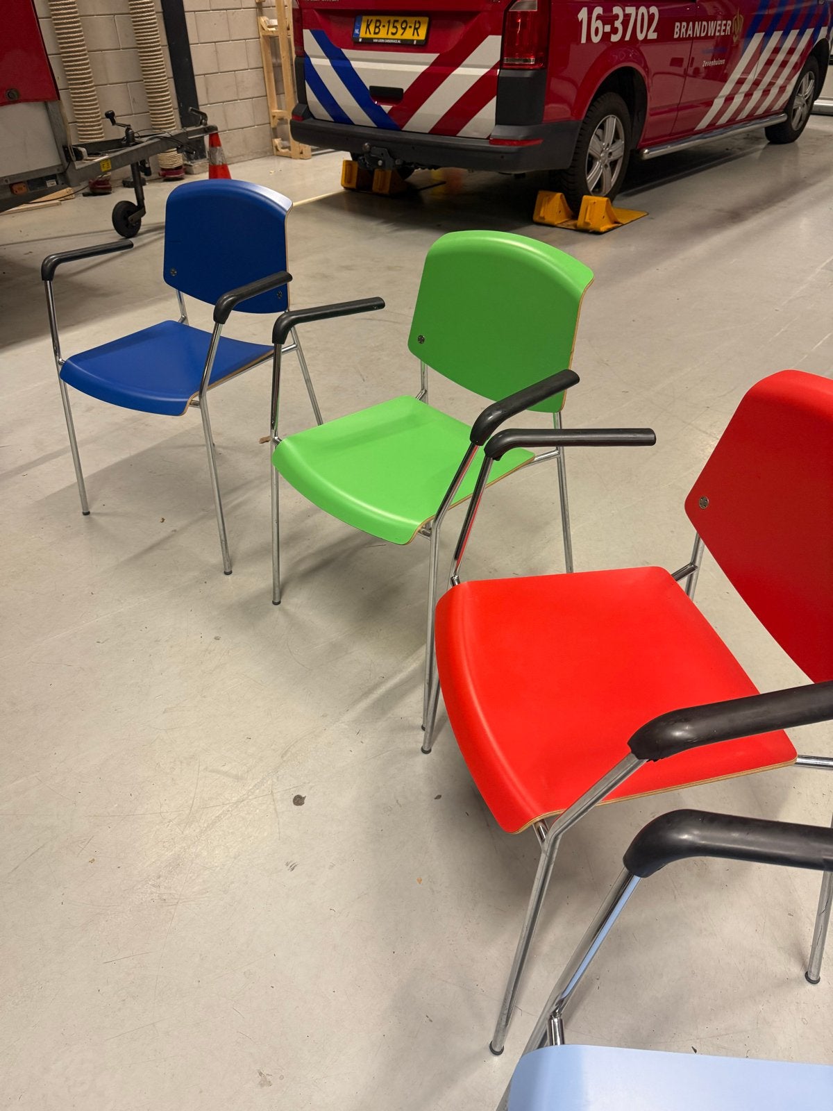 20 x Gekleurde stoelen van zeer goede kwaliteit, Ophalen, Gebruikt, Overige kleuren, Metaal