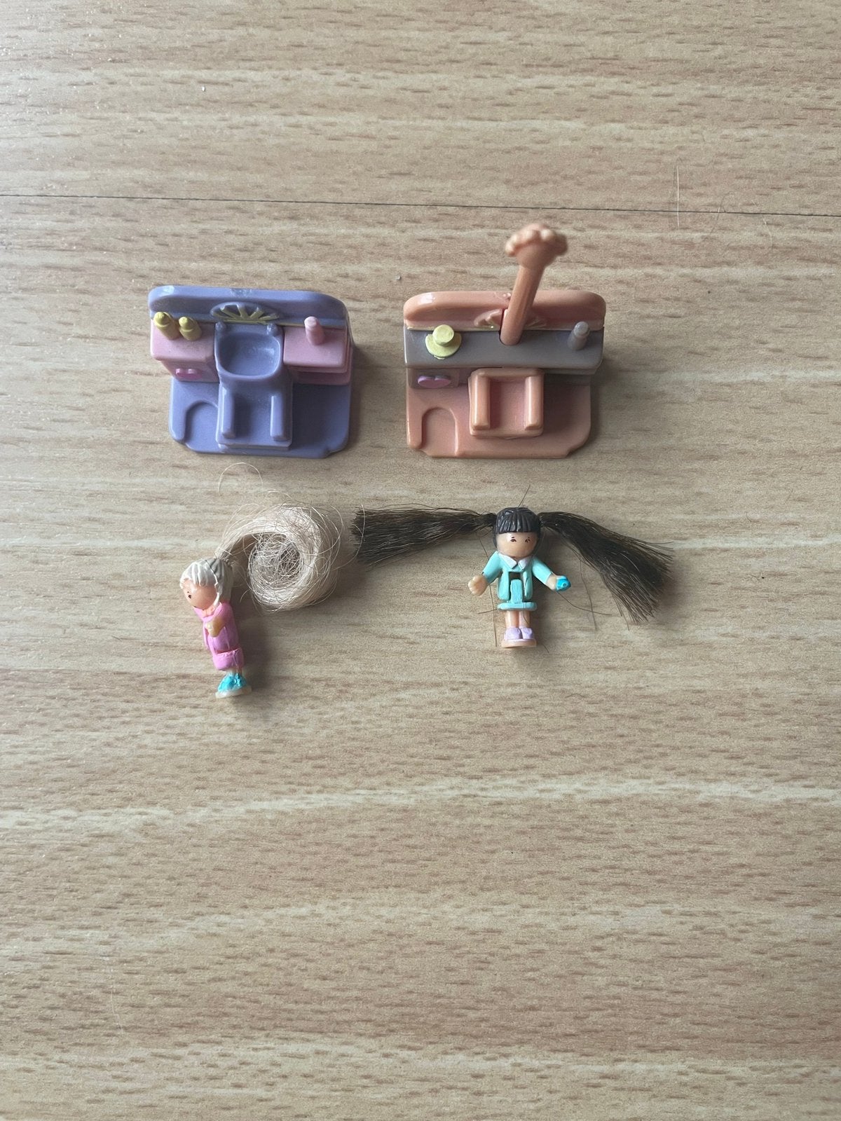 Polly pocket comb n curling salon met 2 popjes rare zeldzaam, Verzamelen, Speelgoed, Ophalen of Verzenden, Zo goed als nieuw