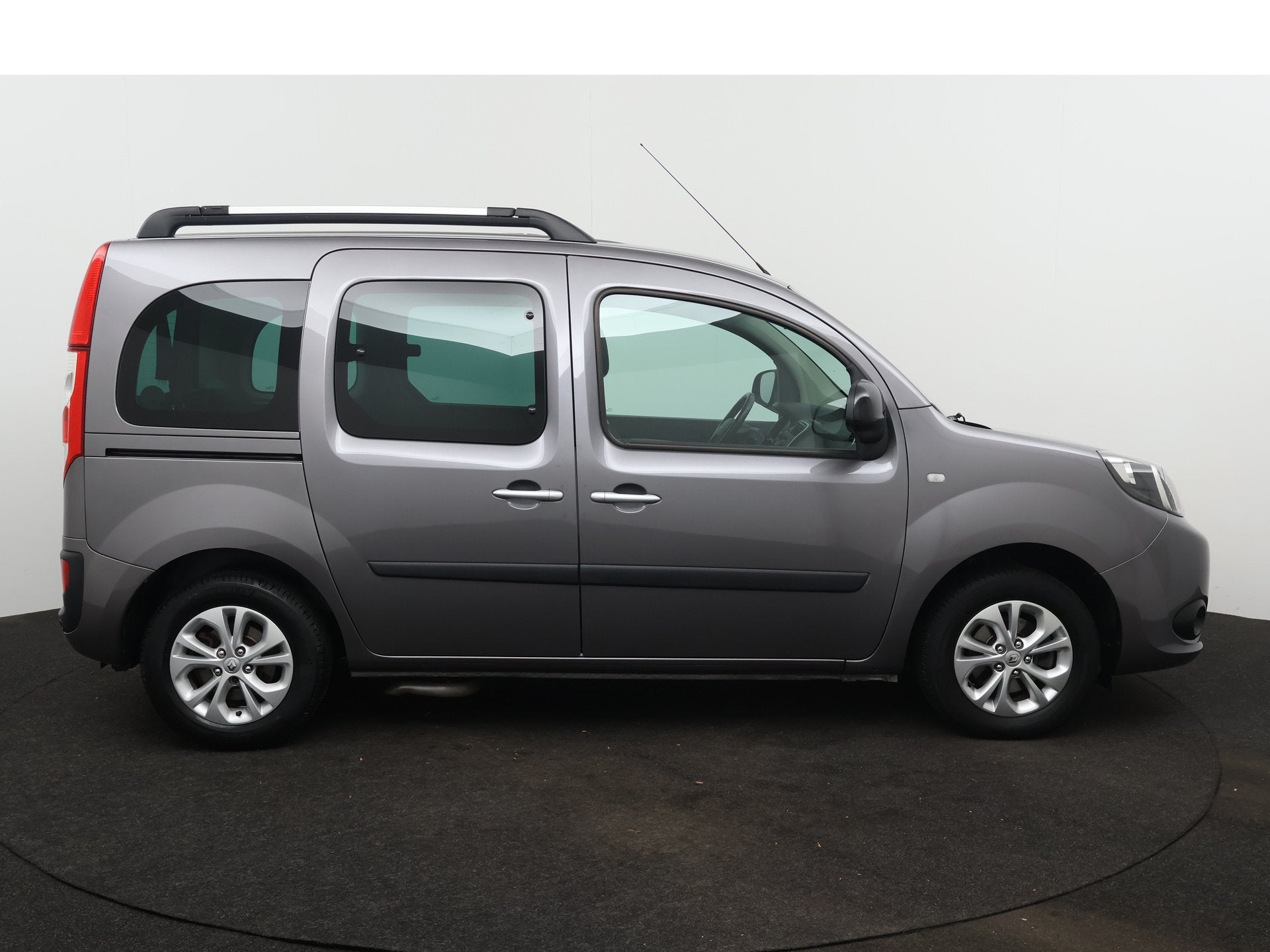 Renault Kangoo Family 1.2 TCe Limited Start&Stop Direct leve, Voorwielaandrijving, 12 maanden, Stof, Gebruikt