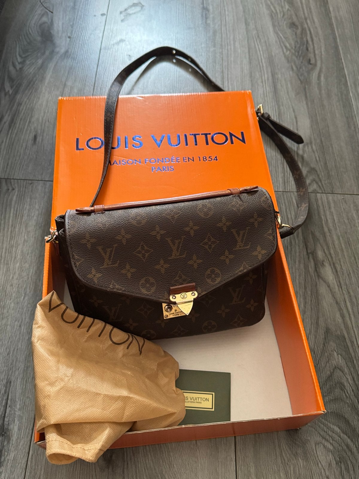 Louis Vuitton Pochette Metis Monogram Schoudertas, Ophalen of Verzenden, Zo goed als nieuw, Bruin, Schoudertasje
