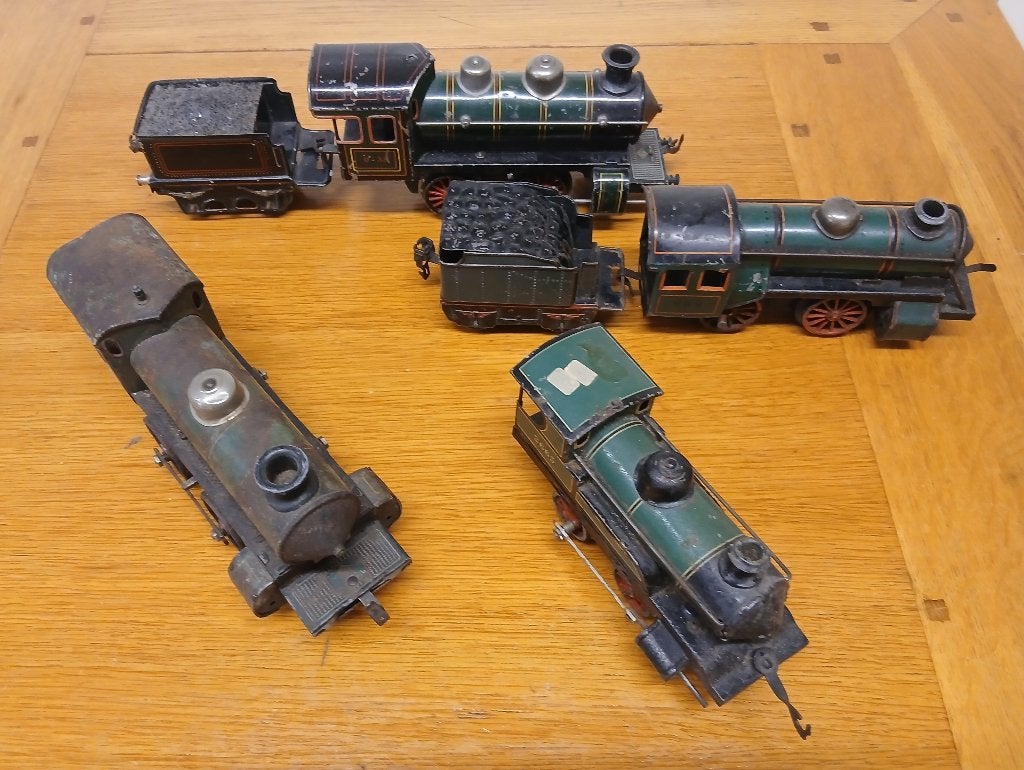 4 locomotiefjes met 2 kolenwagons, Overige merken, Gebruikt, Verzenden, Gelijkstroom